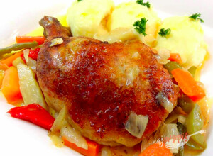 Przepis Kurczak pieczony na warzywach