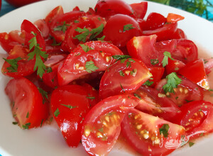 Przepis Pikantna koreańska sałatka z pomidorów