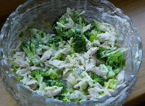 Przepis Sałatka brokułowa z kurczakiem