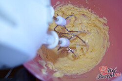Przygotowanie przepisu Świeże pomarańczowe ciasto z bitą śmietaną, krok 1