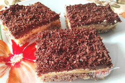 Przygotowanie przepisu Ciasto orzechowe z kremem waniliowym i czekoladowym, krok 1
