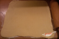 Przygotowanie przepisu Orzechowe kruche ciasto z polewą z żółtek, krok 3