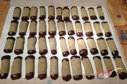 Przygotowanie przepisu Orzeszkowe batoniki moczone w czekoladzie, krok 6