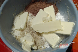 Przygotowanie przepisu Orzeszkowe batoniki moczone w czekoladzie, krok 2