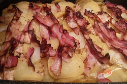 Przygotowanie przepisu Pieczone piersi z kurczaka z ziemniakami w jednym naczyniu żaroodpornym, krok 10