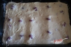 Przygotowanie przepisu Dwukolorowe ciasto biszkoptowe ze śmietaną, krok 10
