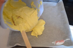 Przygotowanie przepisu Ciasto z bitą śmietaną i kawowym biszkoptem, krok 1