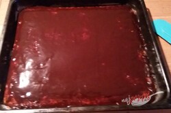 Przygotowanie przepisu Doskonałe cukiniowe ciasto orzechowe z polewą czekoladową, krok 11