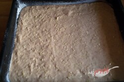 Przygotowanie przepisu Doskonałe cukiniowe ciasto orzechowe z polewą czekoladową, krok 7