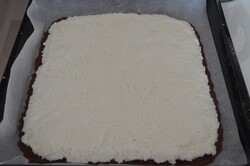 Przygotowanie przepisu Pyszne kokosowe ciasto z czekoladą, krok 5