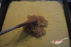 Przygotowanie przepisu Ciasto jabłkowe z pierzynką z pianki, krok 6