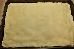 Przygotowanie przepisu Budyniowy przysmak z ciastem francuskim i biszkoptami, krok 3