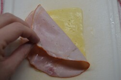 Przygotowanie przepisu Roladki z kurczaka z szynką i serem, krok 2