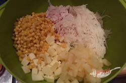 Przygotowanie przepisu Sałatka selerowa z ananasem i porem, krok 4