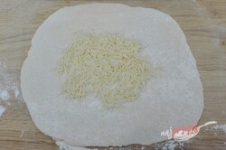 Przygotowanie przepisu Szybkie langosze nadziewane serem, które nie muszą wyrastać, gotowe w 10 minut, krok 1