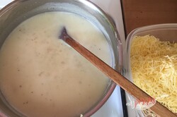 Przygotowanie przepisu Makaron z kurczakiem i sosem serowym, krok 6