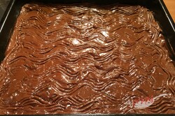 Przygotowanie przepisu Fantastyczne ciasto Nescafé ze śmietankowo-czekoladową pianką, krok 9
