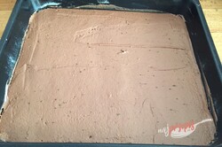 Przygotowanie przepisu Fantastyczne ciasto Nescafé ze śmietankowo-czekoladową pianką, krok 4