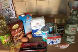 Przygotowanie przepisu Fantastyczne ciasto Nescafé ze śmietankowo-czekoladową pianką, krok 1