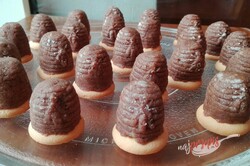 Przygotowanie przepisu Orzechowe ule - świąteczne słodkości bez pieczenia, krok 3