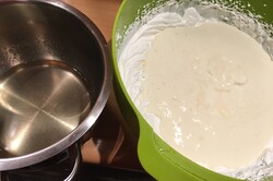 Przygotowanie przepisu Deser z kwaśnej śmietany i mleka skondensowanego bez pieczenia gotowy w 15 minut., krok 5