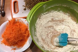 Przygotowanie przepisu Tort marchewkowy ZAJĄCZEK, krok 4