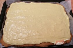 Przygotowanie przepisu Najdoskonalsze miodowe ciasto z masą kajmakową, krok 9