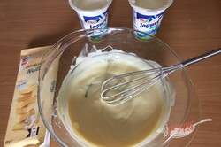 Przygotowanie przepisu Sypane orkiszowe ciasto z marchewką i polewą jogurtową, krok 16