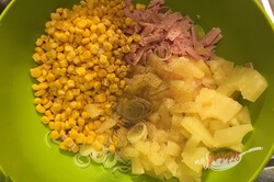 Przygotowanie przepisu Sałatka z selera z ananasem, krok 3