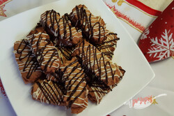 Przygotowanie przepisu Słodkości świąteczne z wafelków "góralki" nadziewane nutellą i zdobione czekoladą, krok 2