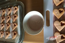Przygotowanie przepisu Różowe kruche ciasteczka z budyniowego proszku, krok 8