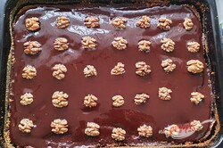 Tradycyjne czekoladowo-orzechowe ciasto z przepisu od babci