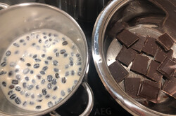 Przygotowanie przepisu Bombowy czekoladowy deser bez mąki, który dosłownie rozpływa się w ustach, krok 12