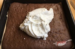 Przygotowanie przepisu Puszyste śmietankowe ciasto z czekoladą, krok 8