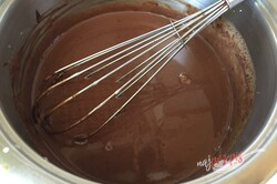 Przygotowanie przepisu Puszyste śmietankowe ciasto z czekoladą, krok 13