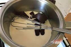 Przygotowanie przepisu Puszyste śmietankowe ciasto z czekoladą, krok 12