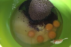 Przygotowanie przepisu Wilgotne sypane ciasto Milka z dodatkiem kakao, krok 2