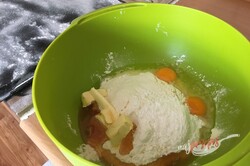 Przygotowanie przepisu Doskonałe miodowo ponczowe ciasto z kremem waniliowym, krok 1