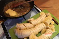 Przygotowanie przepisu Chlebek bananowy z karmelowymi bananami, któremu nie da się oprzeć, krok 3