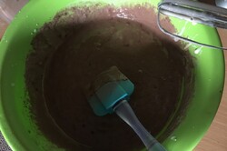 Przygotowanie przepisu Wspaniałe jabłkowe ciasto z polewą czekoladową, krok 3