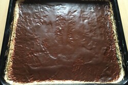 Przygotowanie przepisu Wspaniałe jabłkowe ciasto z polewą czekoladową, krok 9