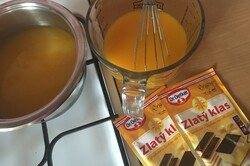 Przygotowanie przepisu Śmietankowe ciasto z mandarynkami i galaretką, krok 4