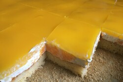 Przygotowanie przepisu Śmietankowe ciasto z mandarynkami i galaretką, krok 7