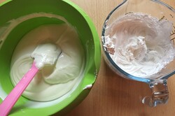 Przygotowanie przepisu Prawdziwie śmietankowe ciasto z kawałkami mandarynek i mandarynkową galaretką, krok 5