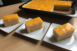 Przygotowanie przepisu Prawdziwie śmietankowe ciasto z kawałkami mandarynek i mandarynkową galaretką, krok 11