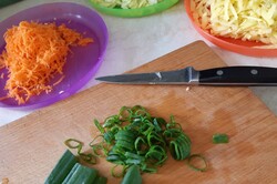 Przygotowanie przepisu Cukiniowe kotleciki: Pyszne i delikatne warzywne kotleciki!, krok 2