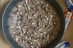 Przygotowanie przepisu Cheesecake o smaku Kinder chocolate i Milky way, krok 3