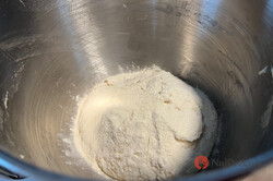 Przygotowanie przepisu Bułeczki serowe delikatne jak bawełna, krok 1