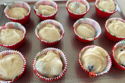 Sypany przepis na genialne muffinki z jeżynami - smakują jak lody, krok 3