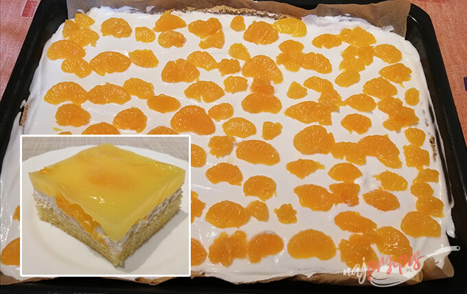 Przepis Intensywnie kolorowe ciasto ze śmietaną i mandarynkami